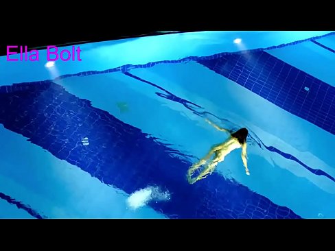 ❤️ Não consigo parar de ver, jovem loira apanhada a nadar nua na piscina da estância balnear ELLA BOLT ️ Sexo de qualidade em nós pt.xxxdesichudai.ru ☑
