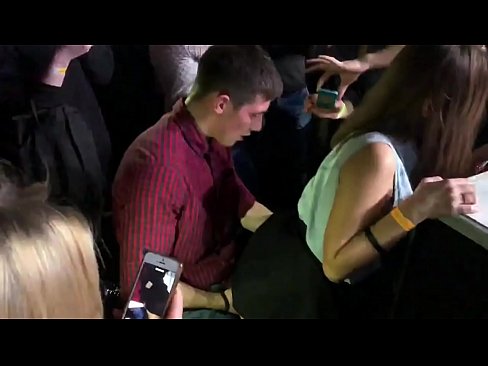 ❤️ Sexo real numa discoteca russa. Rapariga russa de 18 anos no ânus e vagina fodida numa discoteca ️ Sexo de qualidade em nós pt.xxxdesichudai.ru ☑